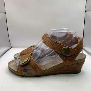 EUC Taos Women's Brown Woven Leather Sandals Size US 7 -7.5 Eur 38